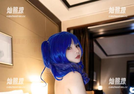 原图直击：Kitkat Cosplay妹妹，稍稍偏移的视角，与其说是照片，倒不如说是意识流动。